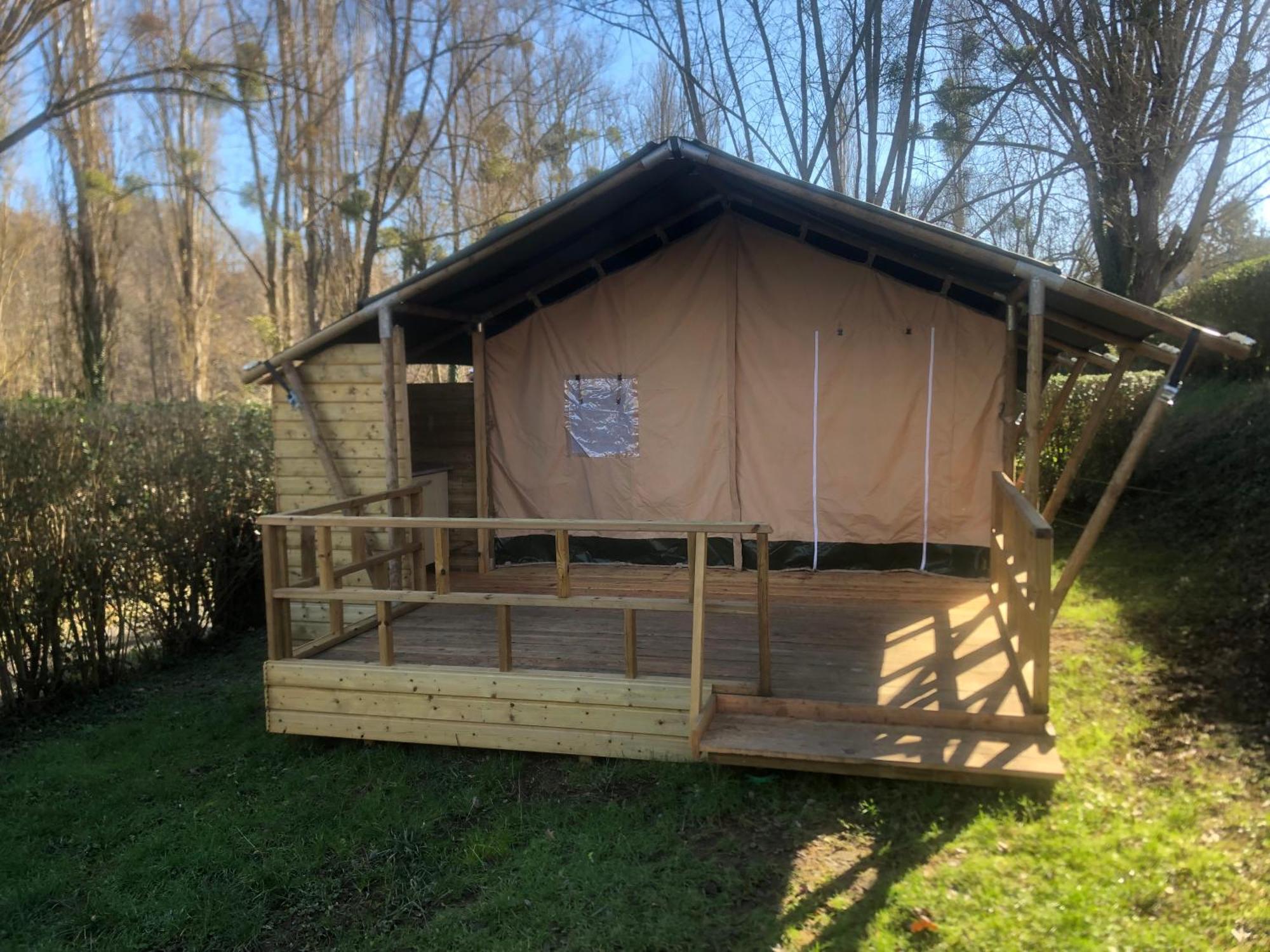 Camping Du Pont De St Gal Saint-Gal-sur-Sioule Exteriör bild
