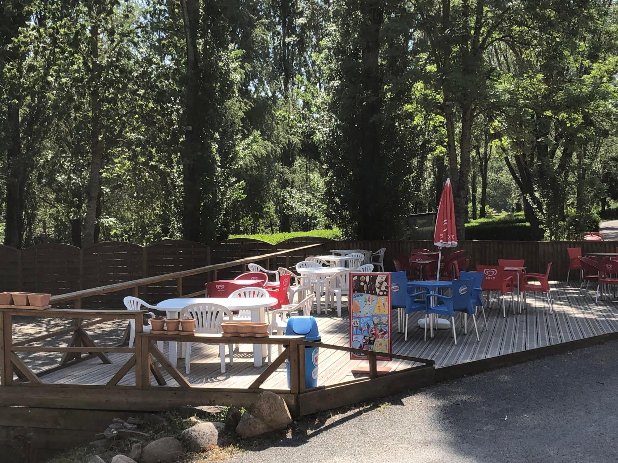 Camping Du Pont De St Gal Saint-Gal-sur-Sioule Exteriör bild